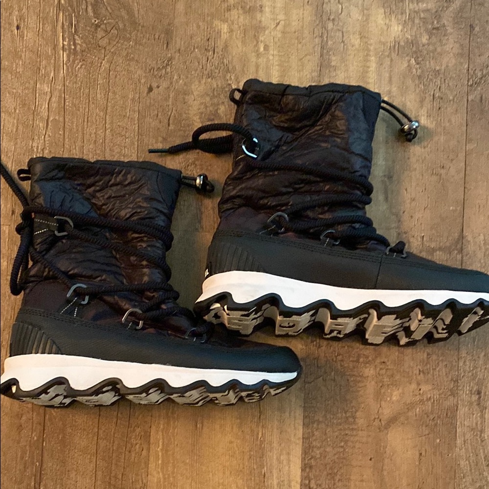Sorel Kinetic Black Quilted Boots with White Soles